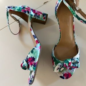 I wore these once they do have a miner Stan on the toe as seen on picture